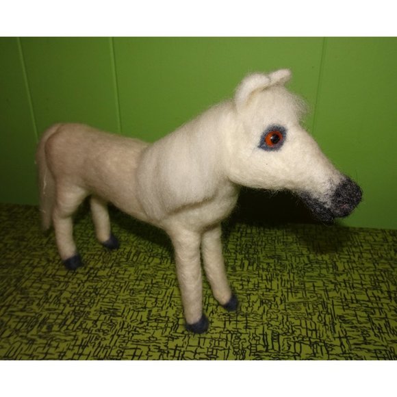 Needle Felting White Horse hand made - Picture 4 of 10